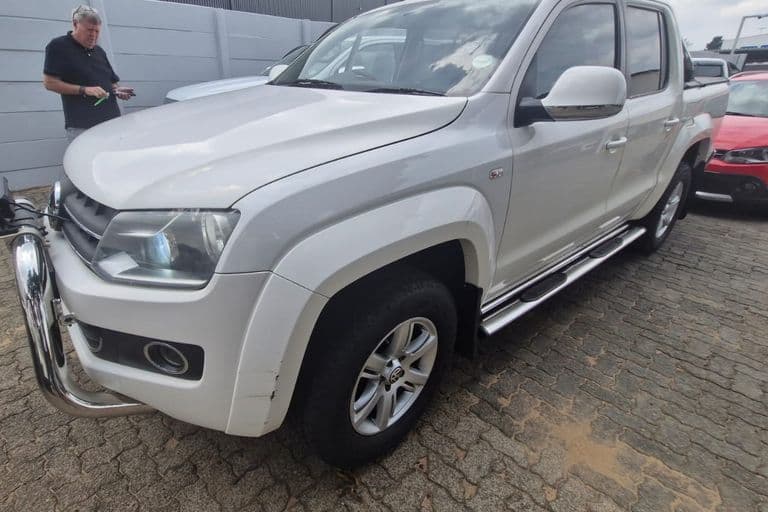 Volkswagen Amarok 2.0 Bi-TDi (132 kW) Double Cab Highline 2012 — photo