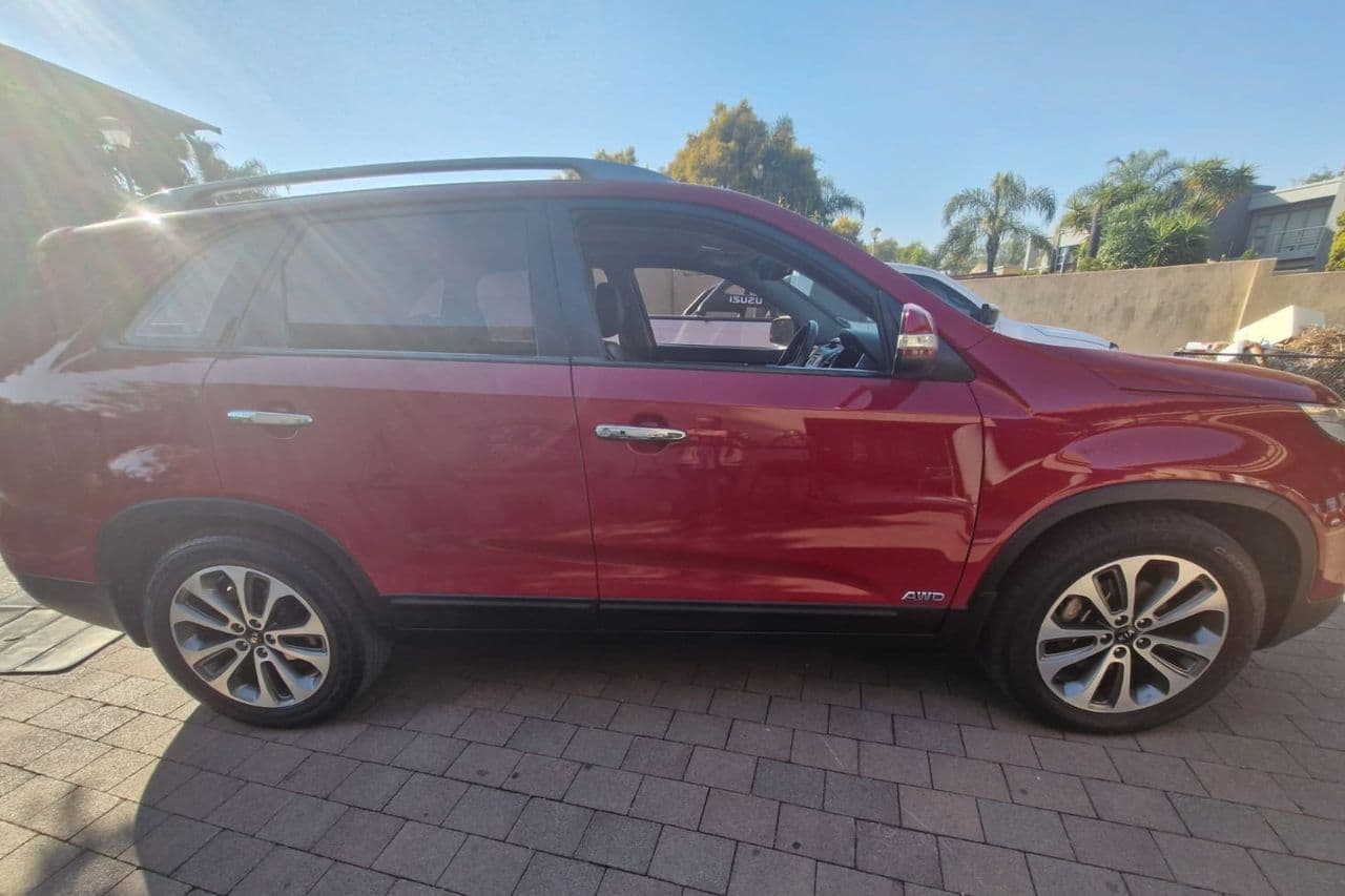 Kia Sorento 2.2D 4×4 7-seat Auto 2014 — photo