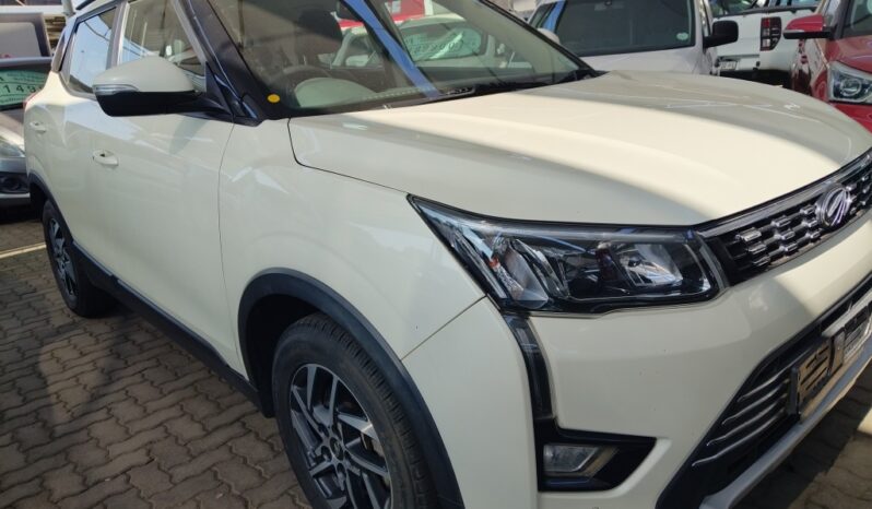 
								Mahindra XUV 300 1.2T (W8) 2022 full									