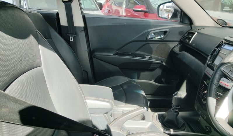 
								Mahindra XUV 300 1.2T (W8) 2022 full									