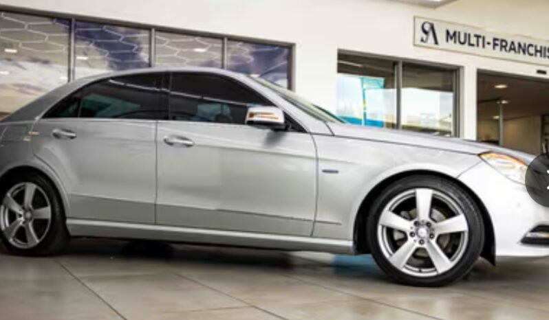 
								Mercedes Benz E 200 CGi Blue Efficiency Elegance 2011 full									