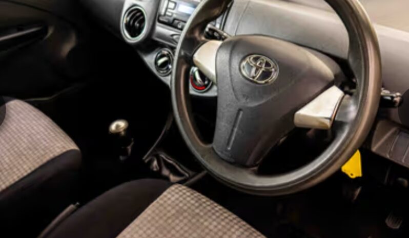 
								Toyota Etios 1.5 Xs/Sprint 5 Door 2014 full									
