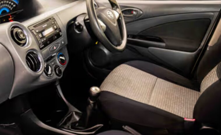 
								Toyota Etios 1.5 Xs/Sprint 5 Door 2014 full									