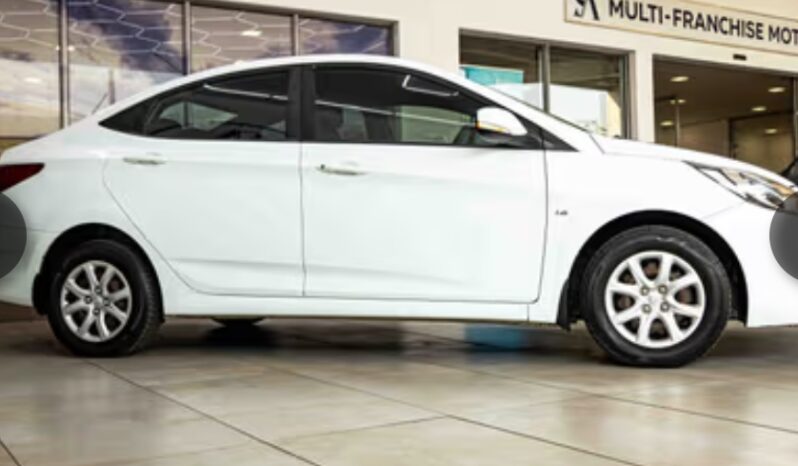 
								Hyundai Accent IV 1.6 GLS Fluid 2011 full									