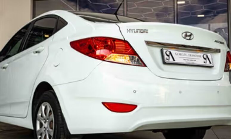 
								Hyundai Accent IV 1.6 GLS Fluid 2011 full									