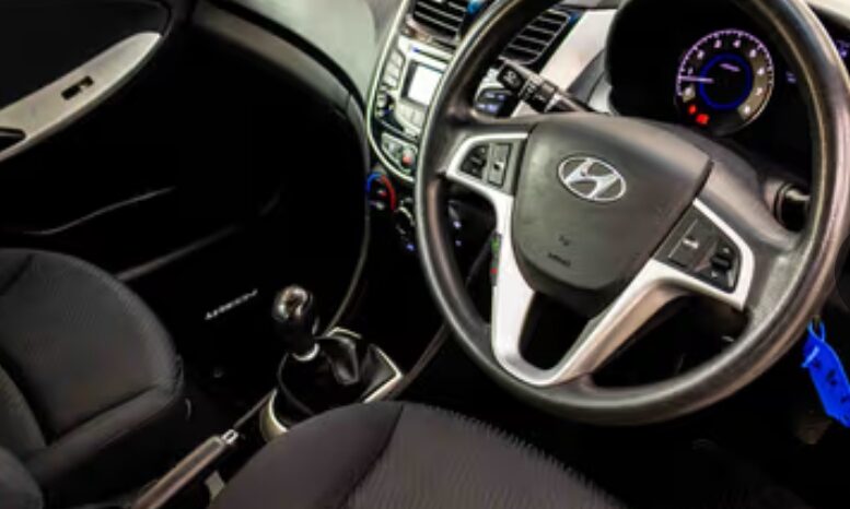 
								Hyundai Accent IV 1.6 GLS Fluid 2011 full									