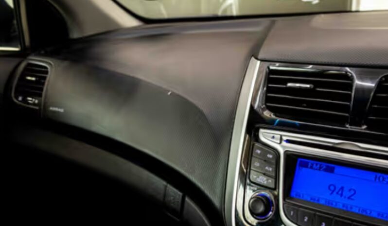 
								Hyundai Accent IV 1.6 GLS Fluid 2011 full									