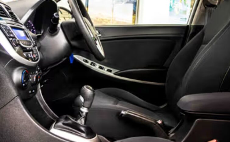 
								Hyundai Accent IV 1.6 GLS Fluid 2011 full									