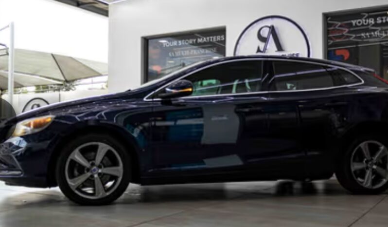 
								Volvo V40 D2 Inscription 2016 full									