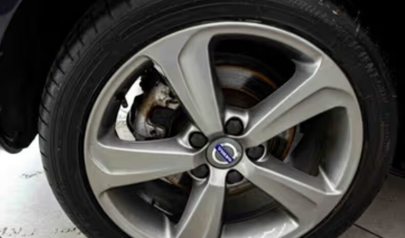 
								Volvo V40 D2 Inscription 2016 full									