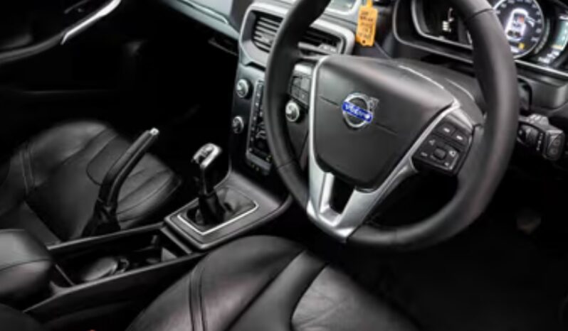 
								Volvo V40 D2 Inscription 2016 full									