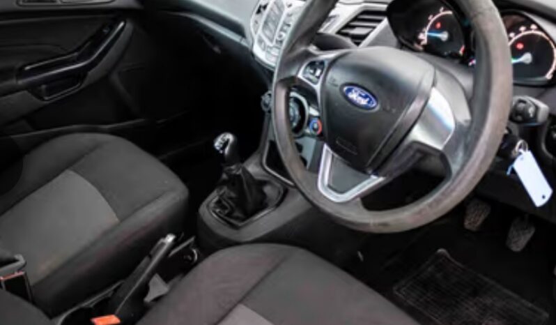 
								Ford Fiesta 1.4i (71 kW) Ambiente Hatch Back 2016 full									