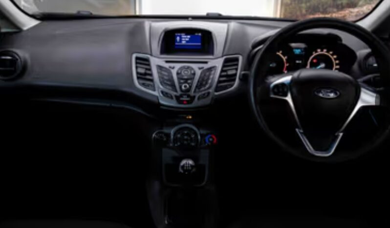 
								Ford Fiesta 1.4i (71 kW) Ambiente Hatch Back 2016 full									